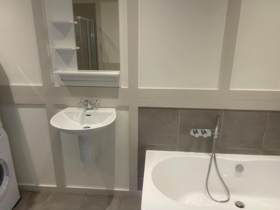 Spacious 2 Bedroom Apartment In The Heart Of Soho. Londra Exterior foto