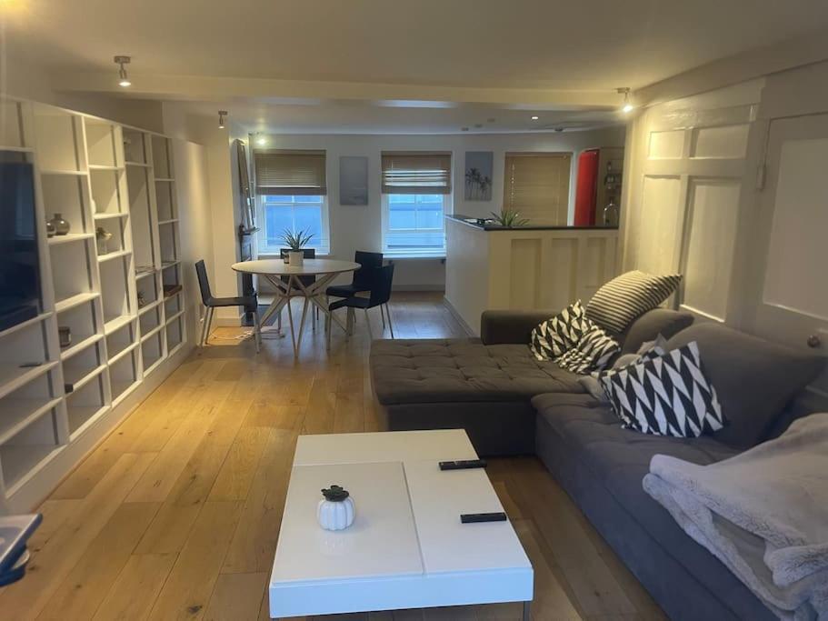 Spacious 2 Bedroom Apartment In The Heart Of Soho. Londra Exterior foto