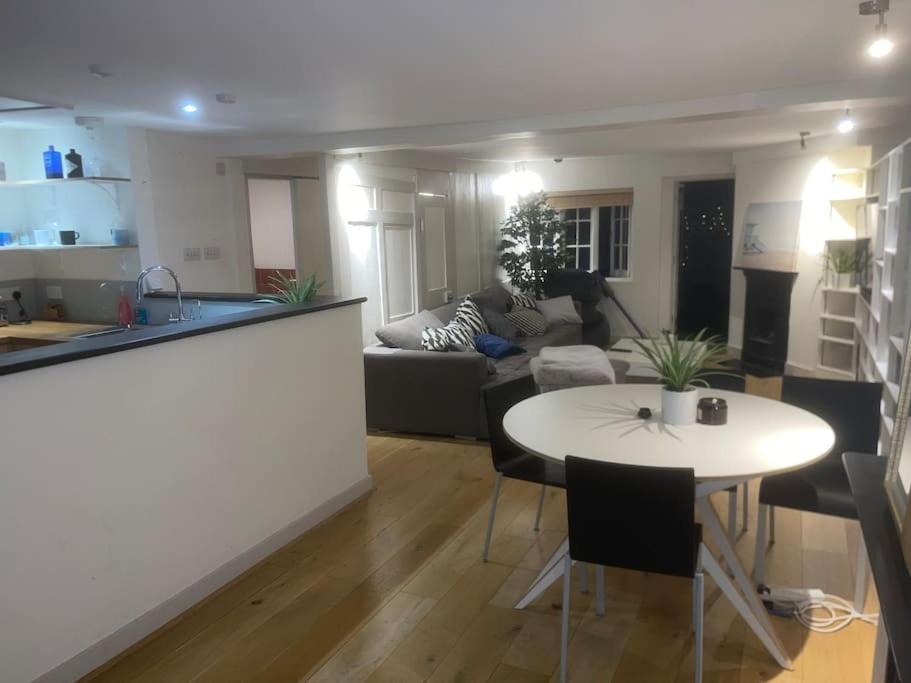 Spacious 2 Bedroom Apartment In The Heart Of Soho. Londra Exterior foto